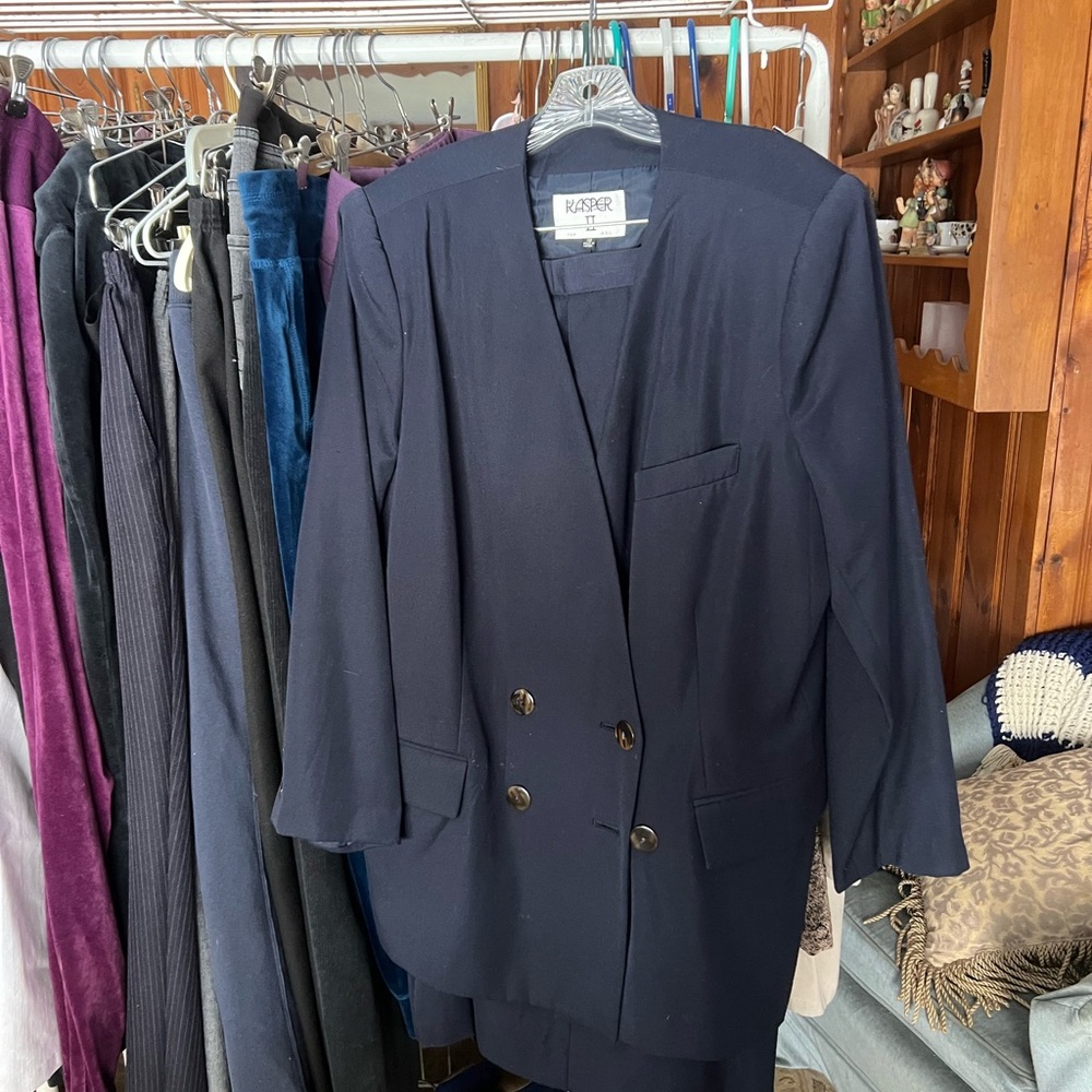 Vintage Kasper Navy Blazer and skirt SET!